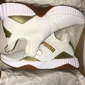 Women’s Puma White metallic gold size 8,BRAND NEW!